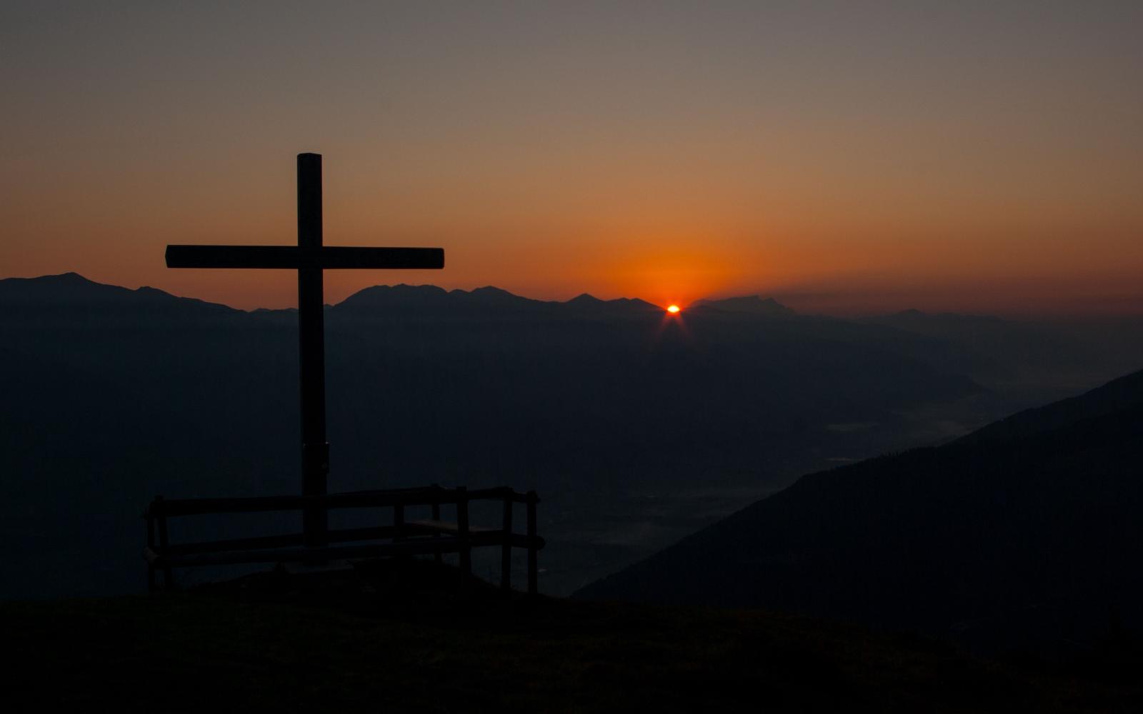 3840x2400 Download wallpaper 3840x2400 cross, mountains, dawn, religion, faith