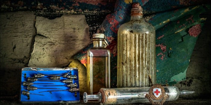 1332x850 Wallpaper needle, pharmacy, Red cross, injection images for desktop,  section разное - download