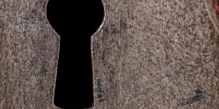 3648x5472 brown keyhole free image | Peakpx