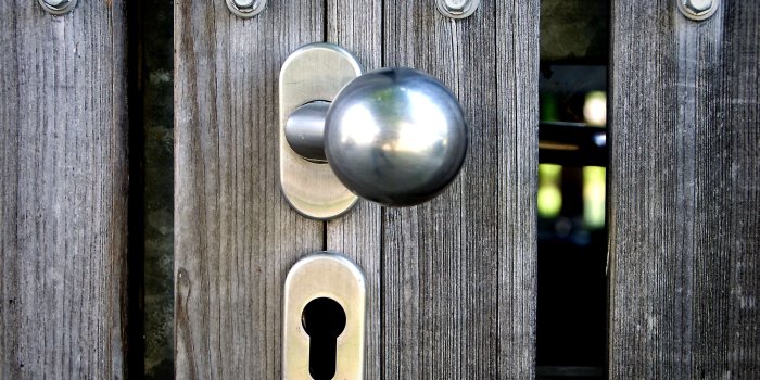 3840x2535 3114836 door, doorknob, keyhole, wood, wooden 4k wallpaper and