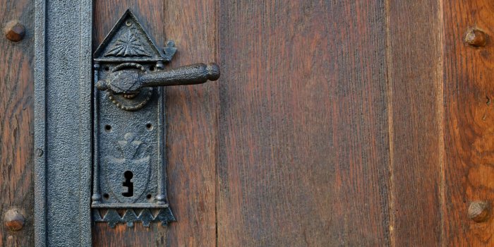 3840x1812 3085712 architecture, door, iron, keyhole, lever, lock, rustic