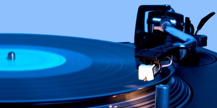 1600x1200 Turntable Wallpapers