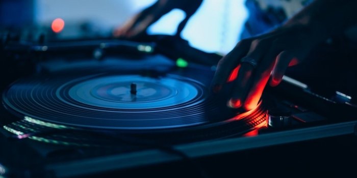 1332x850 Wallpaper club, blur, turntables, remote, vinyl, record, tool, party