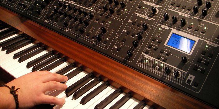 3680x2760 3105695 keyboard, music, musical instrument, musician, pianist