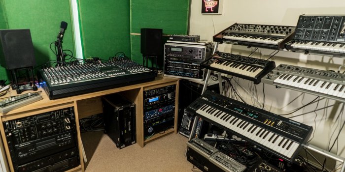 1920x1080 Musicians With Impressive Vintage Synth Collections | Vintage Synth