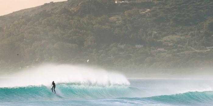 1332x850 Wallpaper wave, squirt, surfer, surfing, extreme sports, surfboard