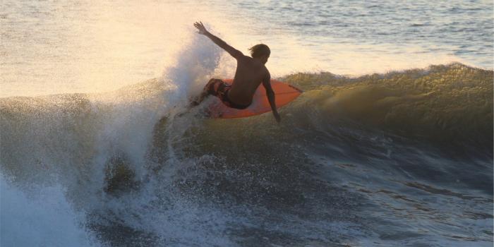 2509x1673 orange surfboard free image | Peakpx