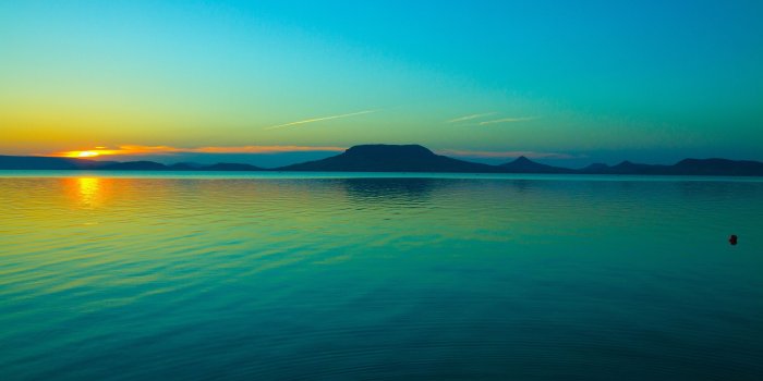 2880x1800 2880x1800 Beautiful Lake Calm Relaxing Macbook Pro Retina HD 4k