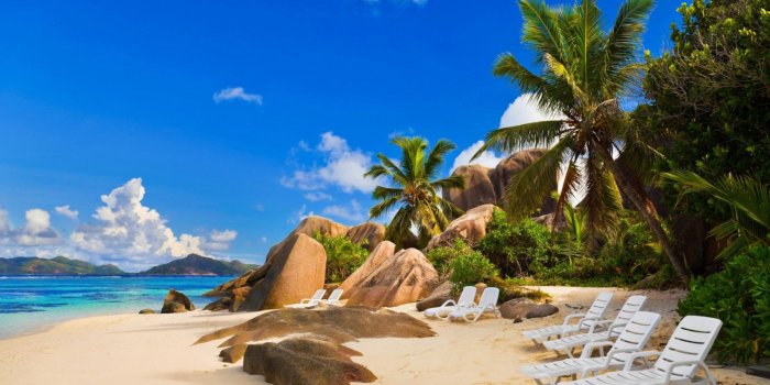 1600x900 Beach On Vacation wallpaper