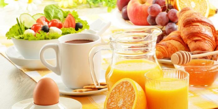 1130x706 Healthy breakfast in a hot summer day