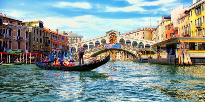 2464x1632 Rialto Beautiful Arch Bridge in Venice City Italy Wallpaper | HD