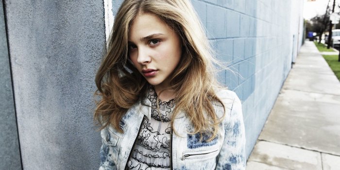 1920x1200 Chloe Moretz on the street Wallpaper Full HD ID:2073