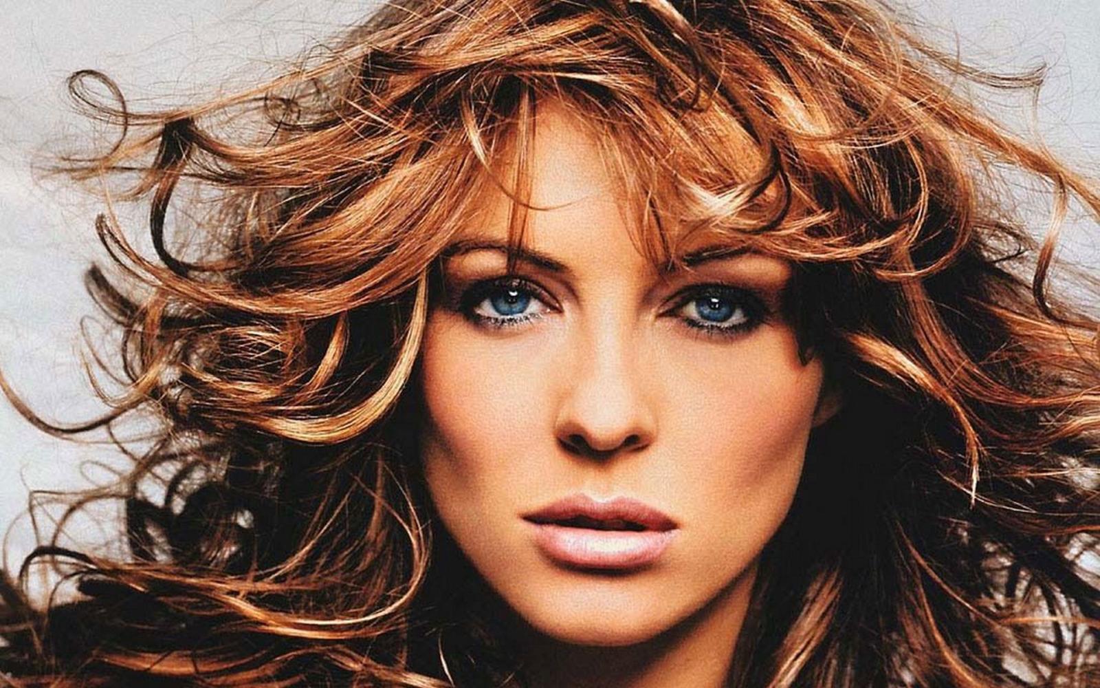 1920x1200 Elizabeth Hurley Wallpapers