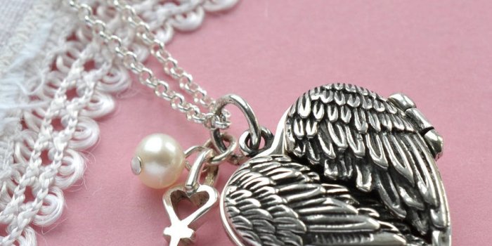 900x900 Locket Wallpapers