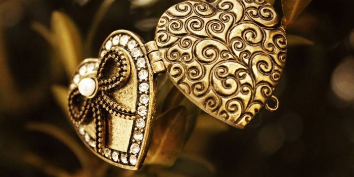 1427x1269 Heart Locket Wallpaper by Lord_Of_Angels - aa - Free on ZEDGE™