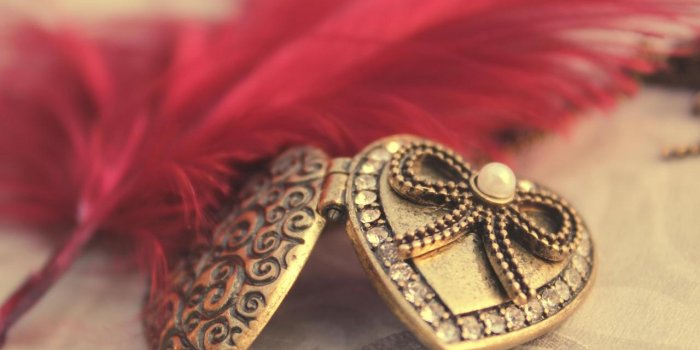 1280x1024 Beautiful Pendant wallpaper | 1280x1024 | #33231