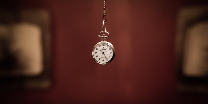 3064x1723 Round silver-colored framed analog locket watch HD wallpaper