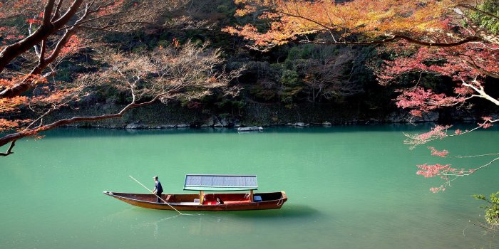 1920x1080 Rowing boat on Katsura river, Arashiyama, Japan | Windows 10