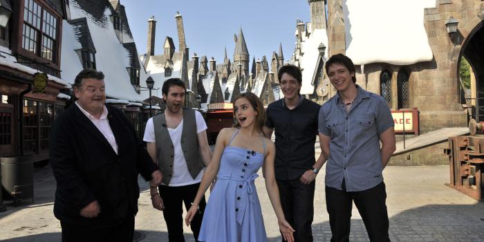 3600x2400 Harry Potter Cast Visits Hogsmeade Desktop Wallpaper