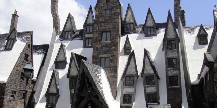 1600x1200 File:Wizarding World of Harry Potter - Hogsmeade (5013545275).jpg