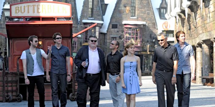 3384x2400 Harry Potter Cast Touring Hogsmeade Desktop Wallpaper