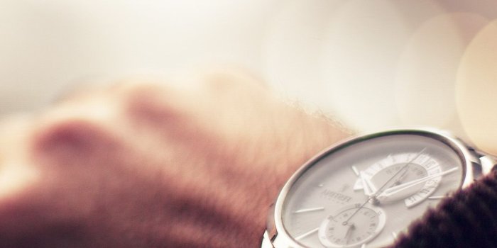 1242x2208 iPhone7papers.com | iPhone7 wallpaper | mv81-driving-car-hand-watch