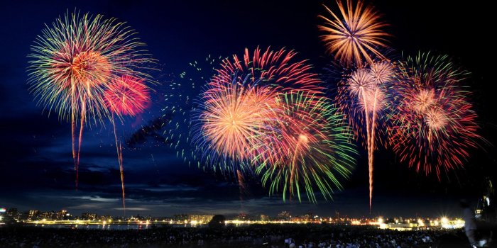 2000x1000 31 HD wallpapers of fireworks to celebrate the new year