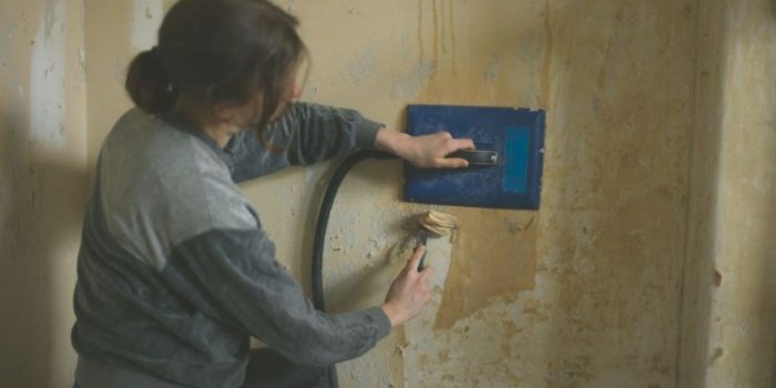 1280x720 How to Remove Wallpaper with a Steamer (6 Easy Steps) | SCP