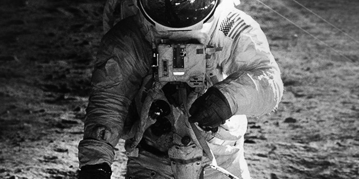 1242x2208 iPhone7papers.com | iPhone7 wallpaper | ao98-astronaut-space-art