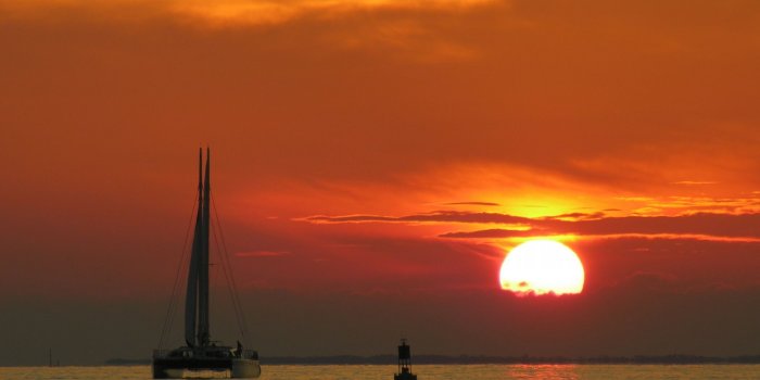 2048x1536 Catamaran ❤ 4K HD Desktop Wallpaper for 4K Ultra HD TV • Dual