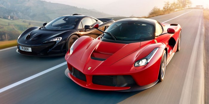 2048x1360 Amazing Side-by-Side Ferrari LaFerrari and McLaren P1 High Quality
