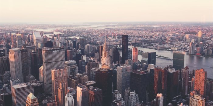 2509x1673 Android Wallpaper: A trip to the city