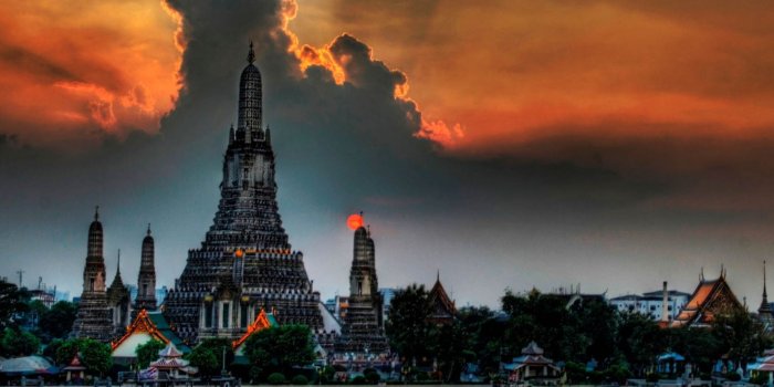 1920x1200 Fantastic view of the temple in Bangkok, Thailand wallpapers and