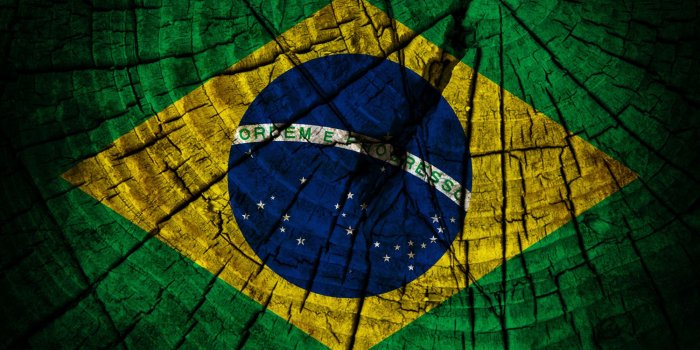 2000x1124 Brazil Football Wallpaper