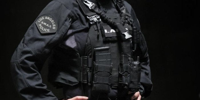 857x1200 Lina Esco images Lina Esco as Chris Alonso in SWAT - Cuchillo HD