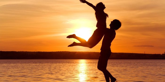 1332x850 Wallpaper freedom, sunset, romance, tenderness, feelings, pair, love