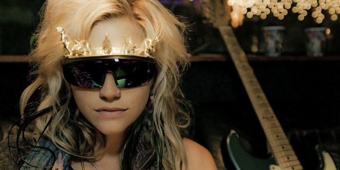 1920x1200 3374324 Kesha, Glasses, Guitar, Skarf, Hair wallpaper and background