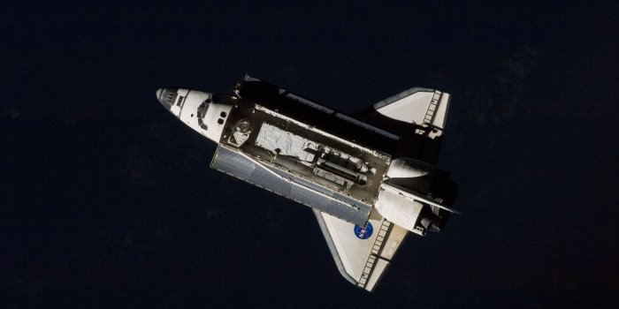 1600x1059 Download wallpaper shuttle, manipulator, shuttle, NASA free desktop