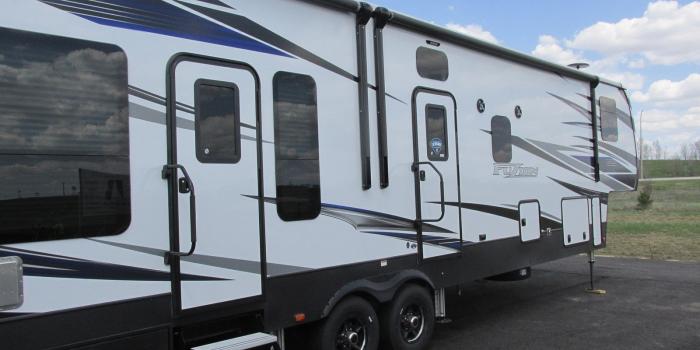 1600x1200 2019 Keystone Fuzion 369