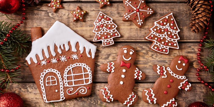 3840x2160 Christmas Gingerbread House And Gingerbread Men UHD 4K Wallpaper