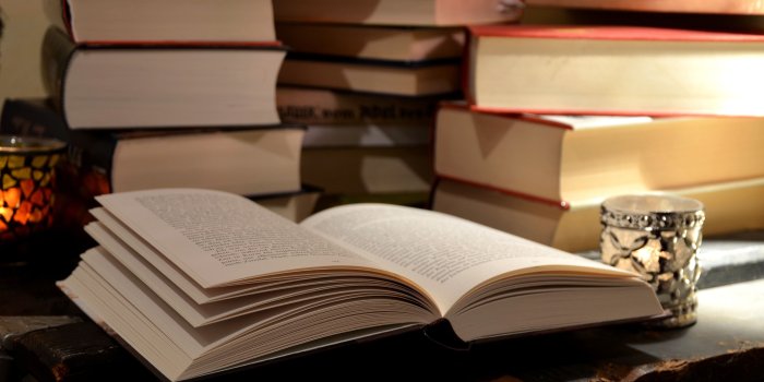 4113x2544 brown printed book free image | Peakpx