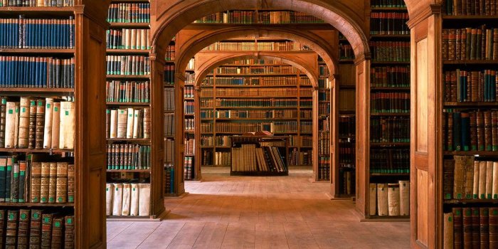 1332x850 Wallpaper Germany, Saxony, Görlitz, hall historical literature