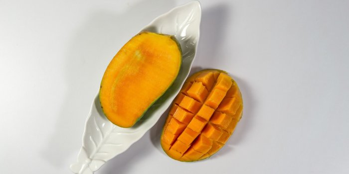1920x1080 Ripe Mango Chopped with White Background Wallpaper - Wallpaper Stream
