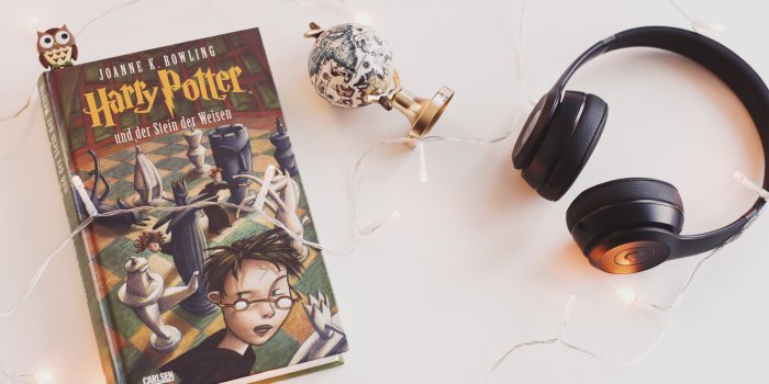 6000x4000 Harry Potter Book And Black Headphones With Trinket - Free Stock