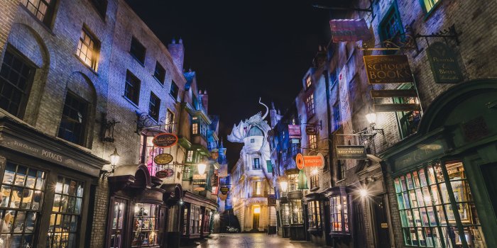 2500x1667 Wallpaper : world, night, Canon, alley, dragon, wand, Harry, potter