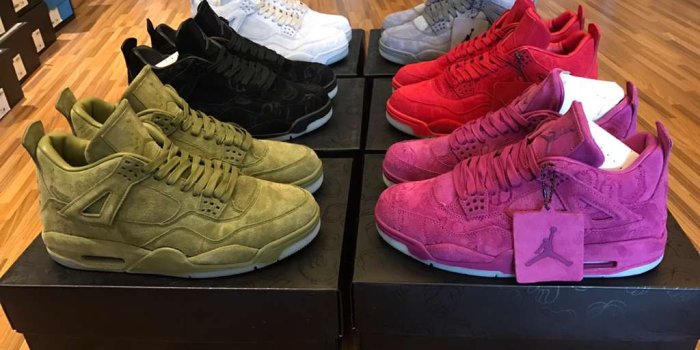 1024x768 KAWS x Air Jordan 4 Army Green