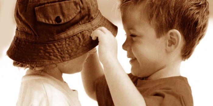 1024x1024 Cute Love Baby Couple Wallpapers For Mobile - Love Cute Baby Couple