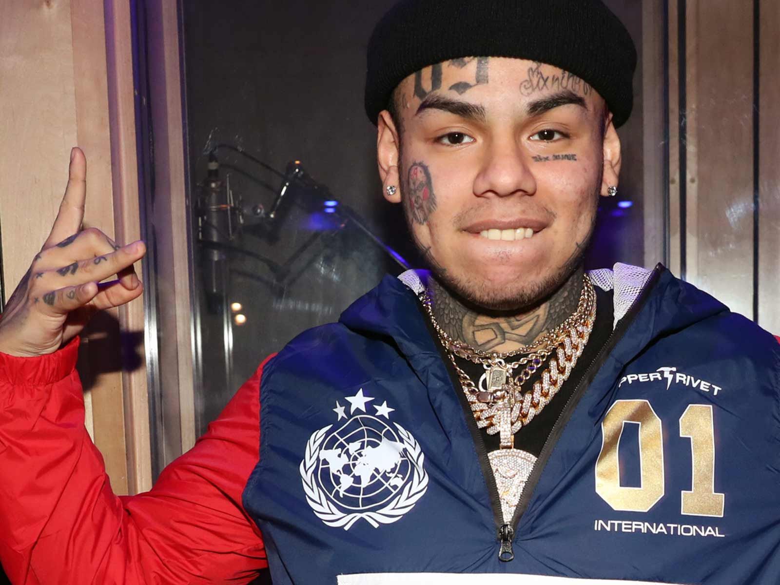 1600x1200 Tekashi 6ix9ine Arrested on Assault Warrant After Returning to U.S.
