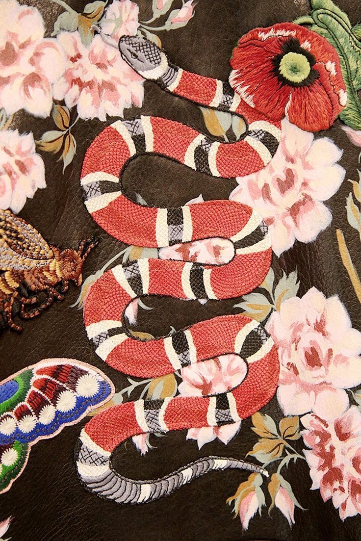 736x1103 96+] Gucci Snake Wallpaper on WallpaperSafari