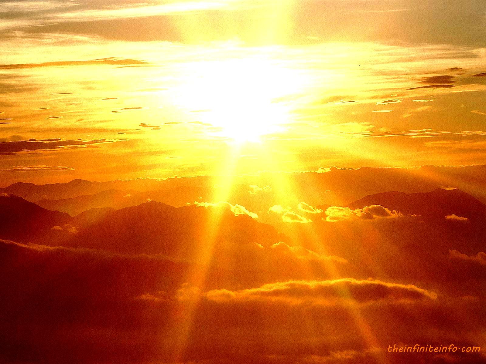 1600x1200 Sunlight through clouds | Beyond Breathtaking in 2019 | Sunshine